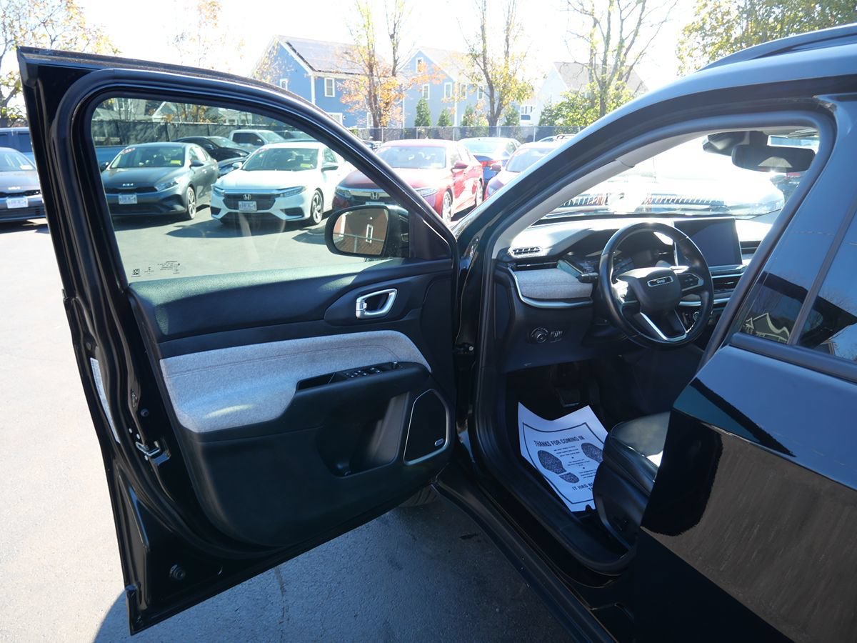 Used 2022 Jeep Compass Latitude w/ Sun and Sound Group AWD/4WD image 15