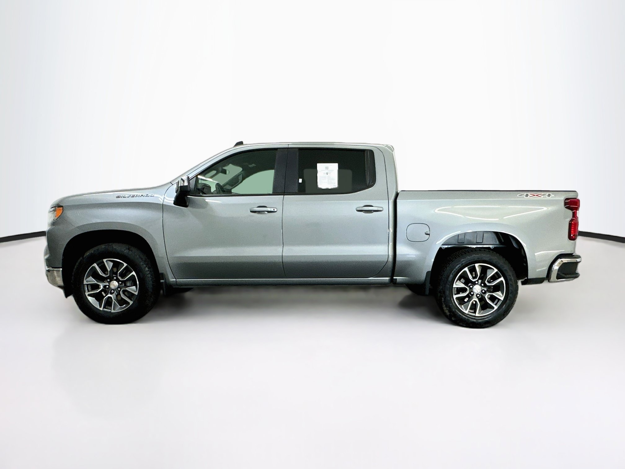 Used 2024 Chevrolet Silverado 1500 LT AWD/4WD image 4