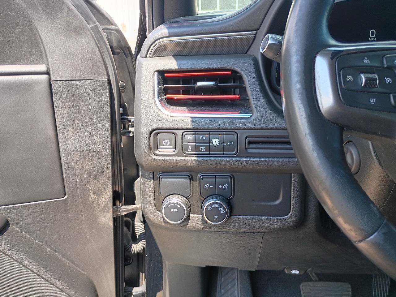 Used 2022 Chevrolet Suburban RST w/ Luxury Package RWD image 12