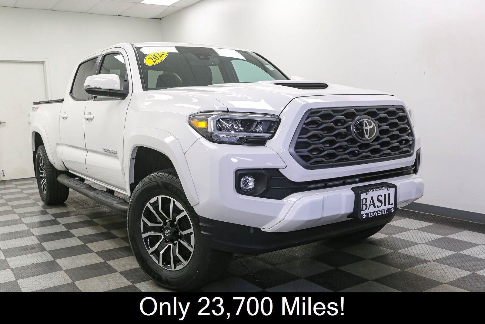Used 2023 Toyota Tacoma TRD Sport AWD/4WD image 2