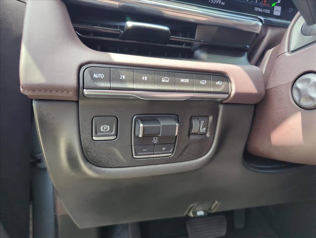 Used 2024 Cadillac Escalade ESV Sport Platinum w/ LPO, ONYX Package AWD/4WD image 29