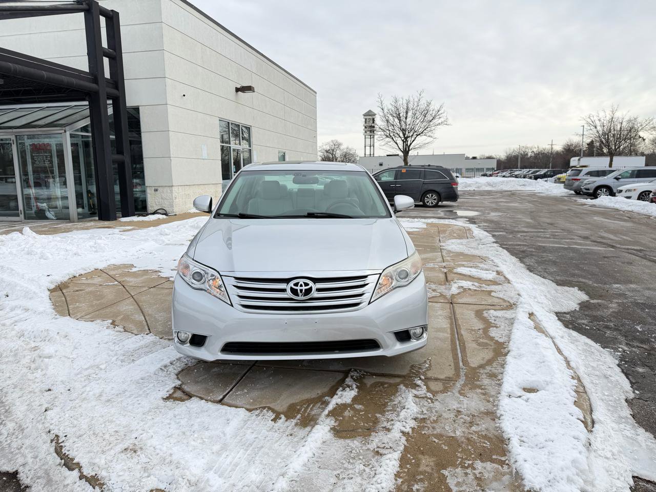 Used 2012 Toyota Avalon Limited image 2