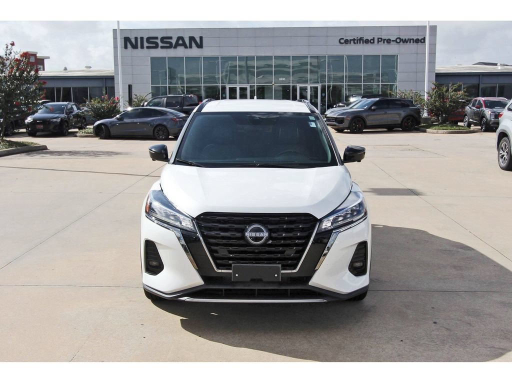 Used 2023 Nissan Kicks SR w/ SR Premium Package FWD image 2