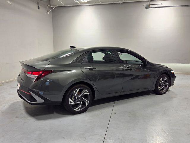 New 2025 Hyundai Elantra Sport FWD image 12