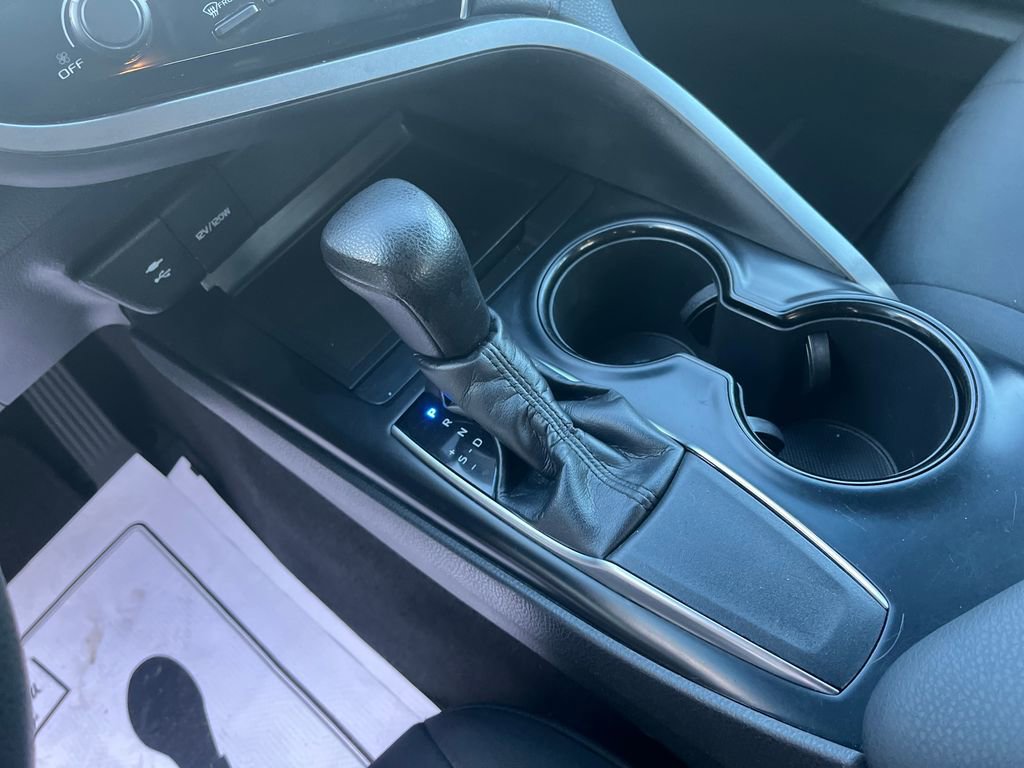 Used 2018 Toyota Camry LE image 24