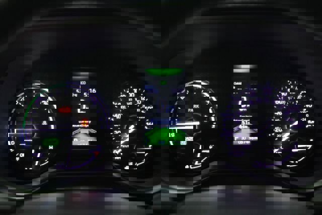 Used 2024 Toyota Sienna LE image 19