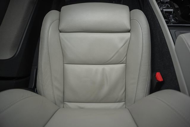 Certified 2024 Volvo XC40 B5 Ultimate w/ Protection Package Premier image 33