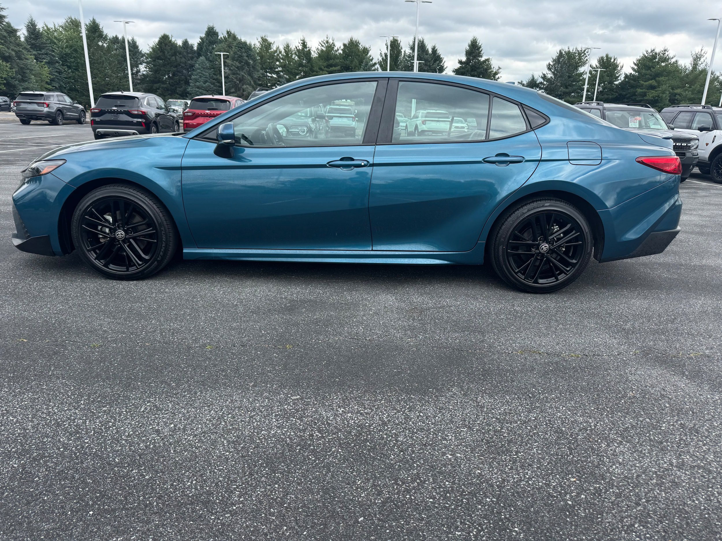 Used 2025 Toyota Camry SE FWD video 2