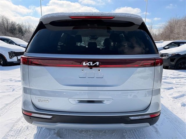 Used 2023 Kia Carnival LX image 8