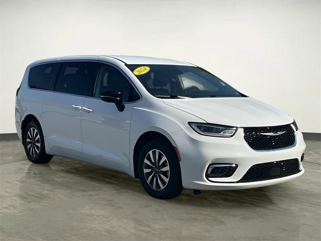 Used 2024 Chrysler Pacifica Select image 14