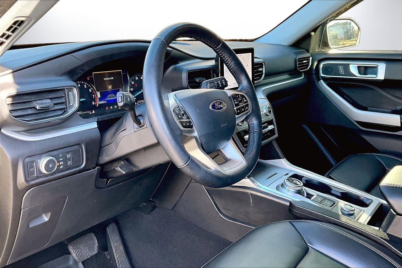 Used 2022 Ford Explorer XLT w/ Equipment Group 202A image 19