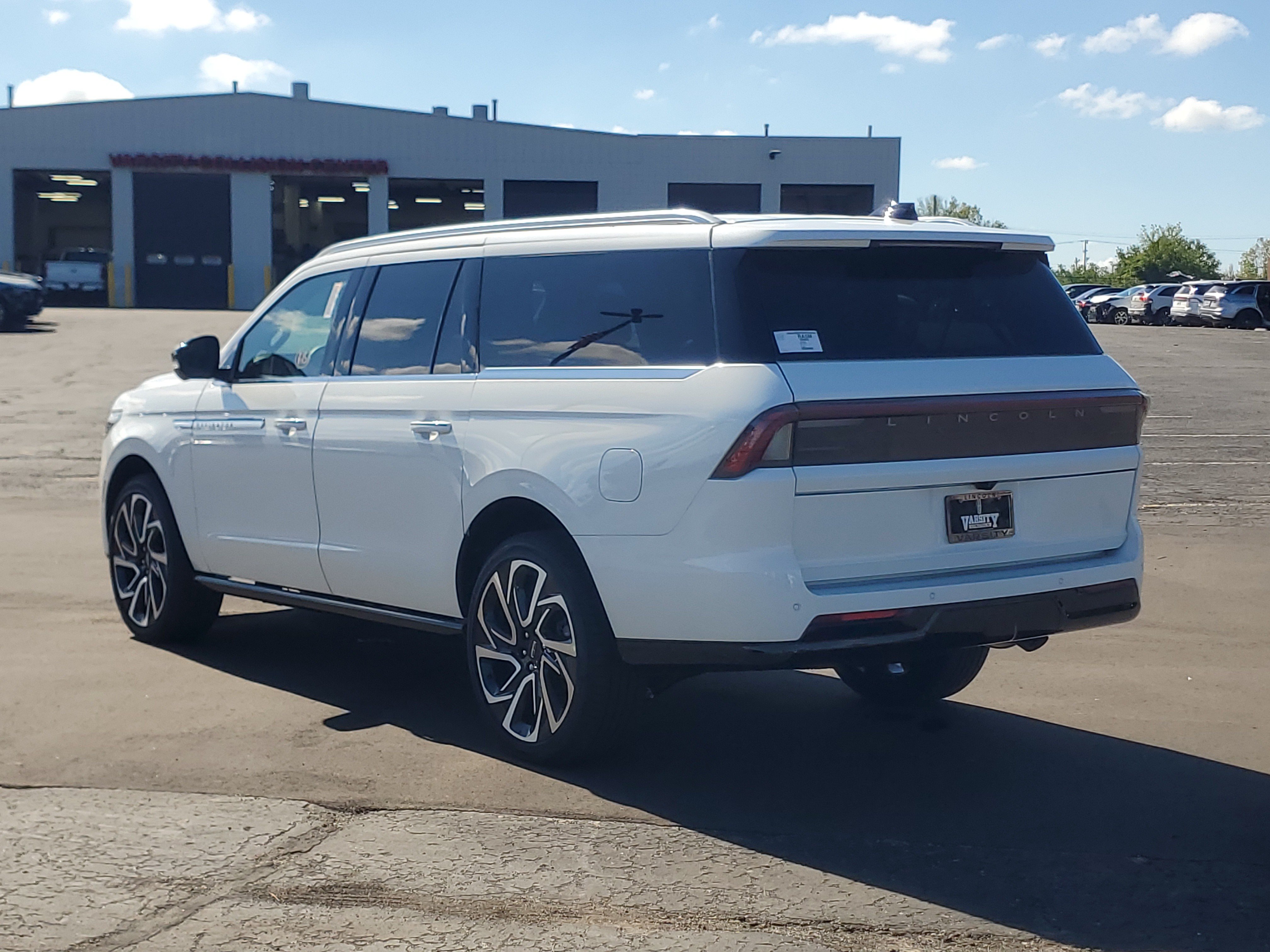 New 2027 Lincoln Navigator L Reserve AWD/4WD image 3