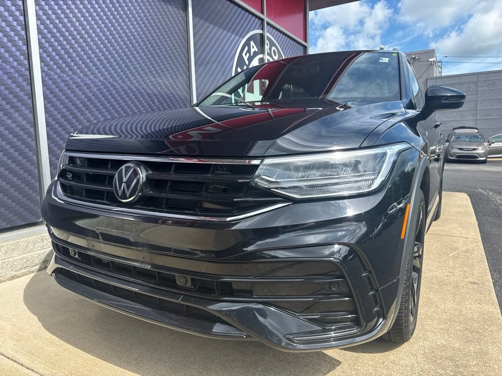 Used 2024 Volkswagen Tiguan SE R-Line AWD/4WD image 18