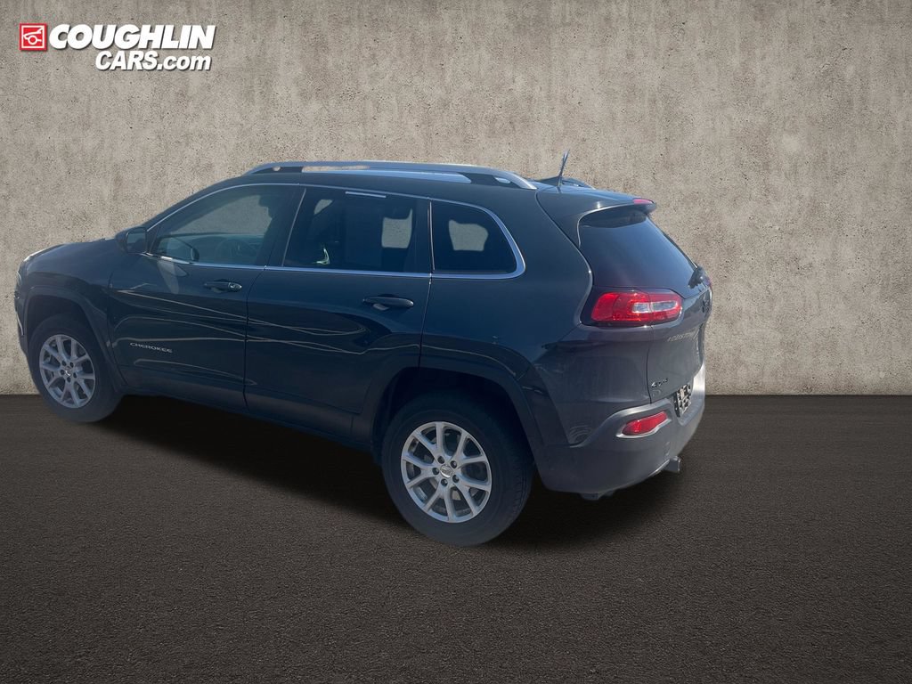 Used 2018 Jeep Cherokee Latitude Plus w/ Cold Weather Group AWD/4WD image 3