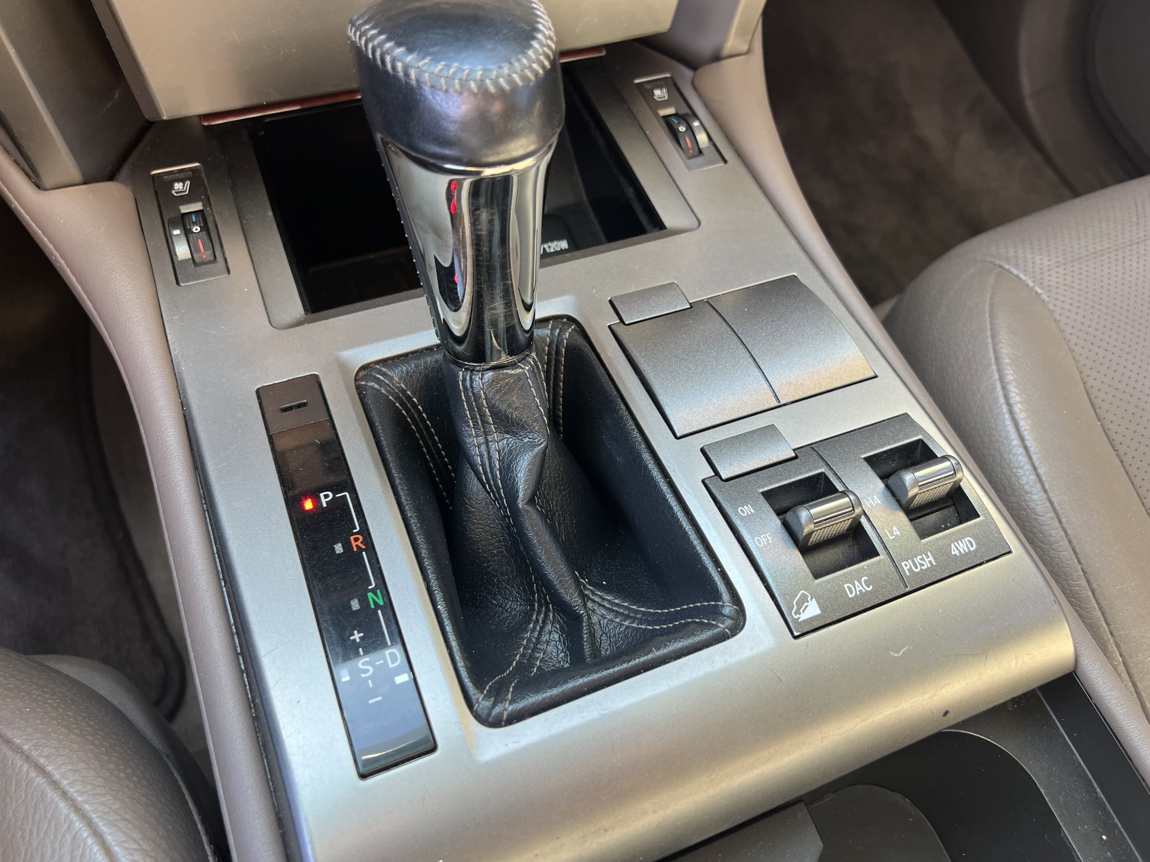 Used 2013 Lexus GX 460 image 27