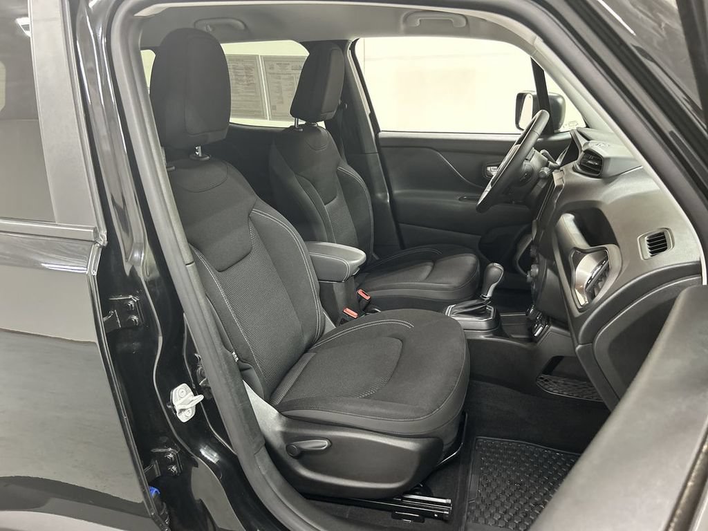 Used 2023 Jeep Renegade Latitude w/ Premium Group AWD/4WD image 23