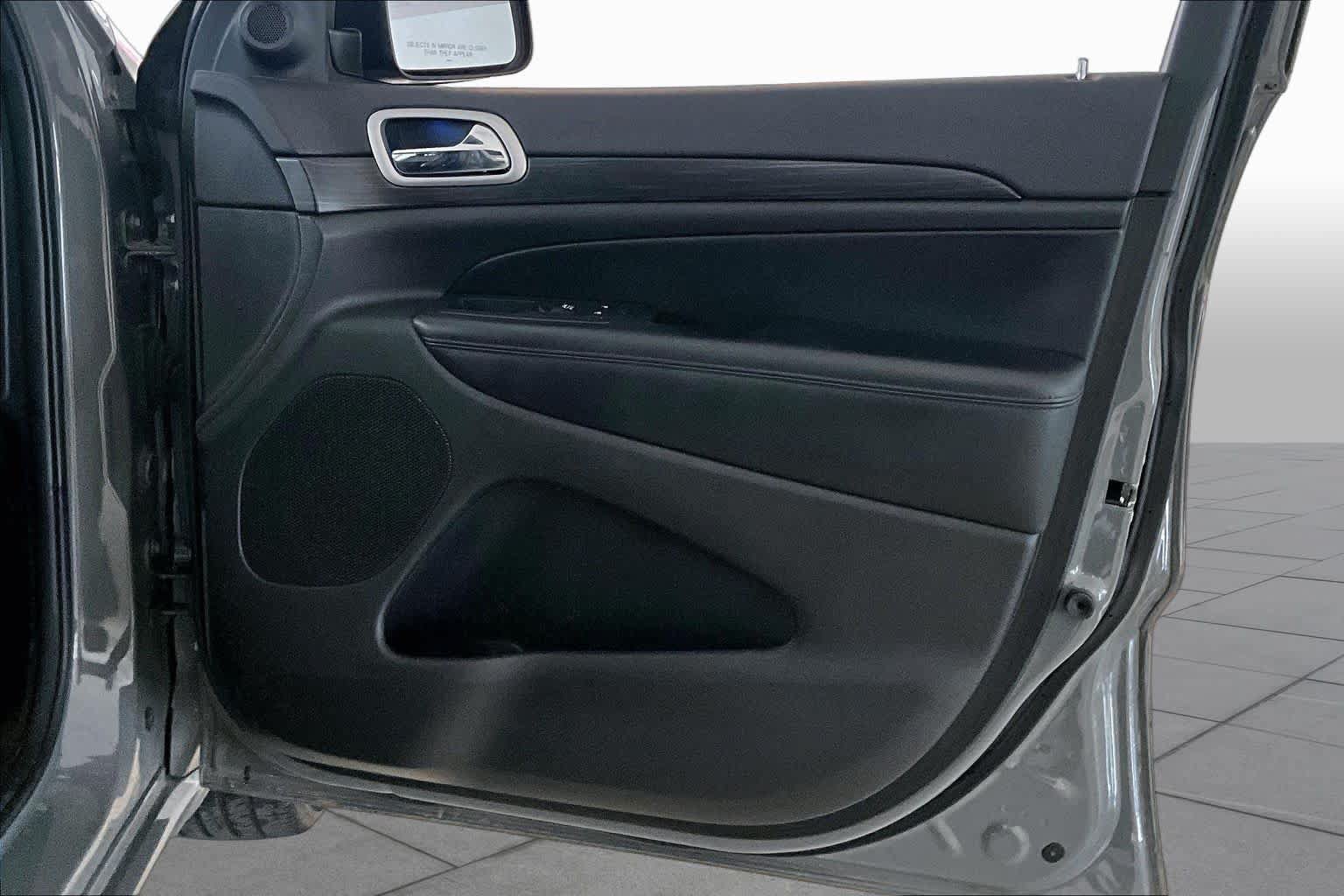 Used 2020 Jeep Grand Cherokee Altitude RWD image 21