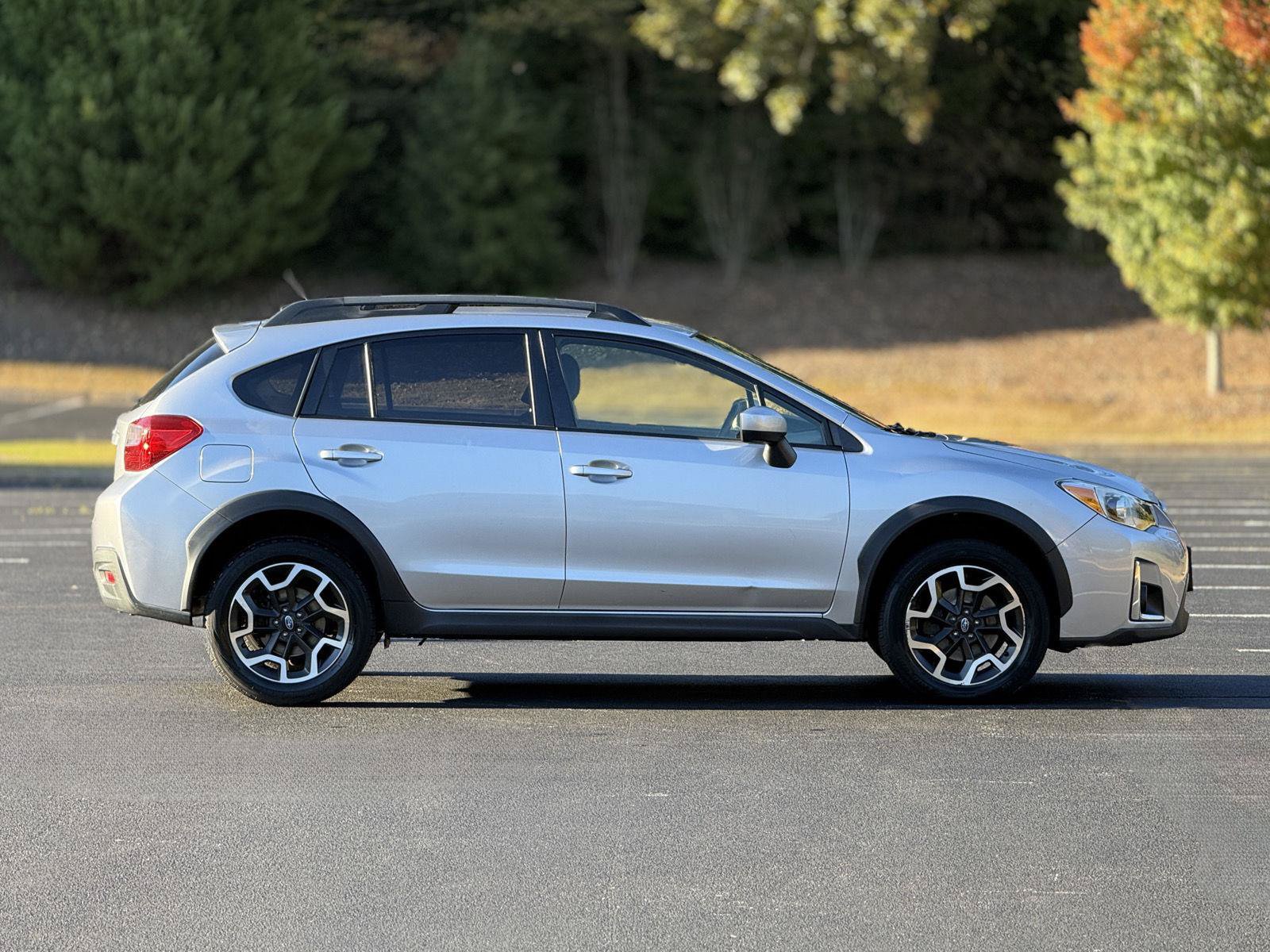 Used 2017 Subaru Crosstrek 2.0i Premium AWD/4WD image 11