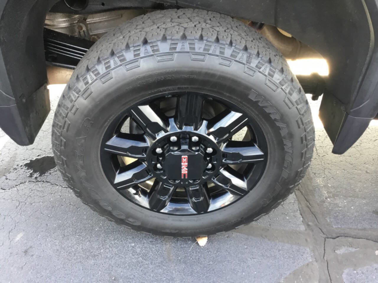 Used 2025 GMC Sierra 2500 AT4 image 7