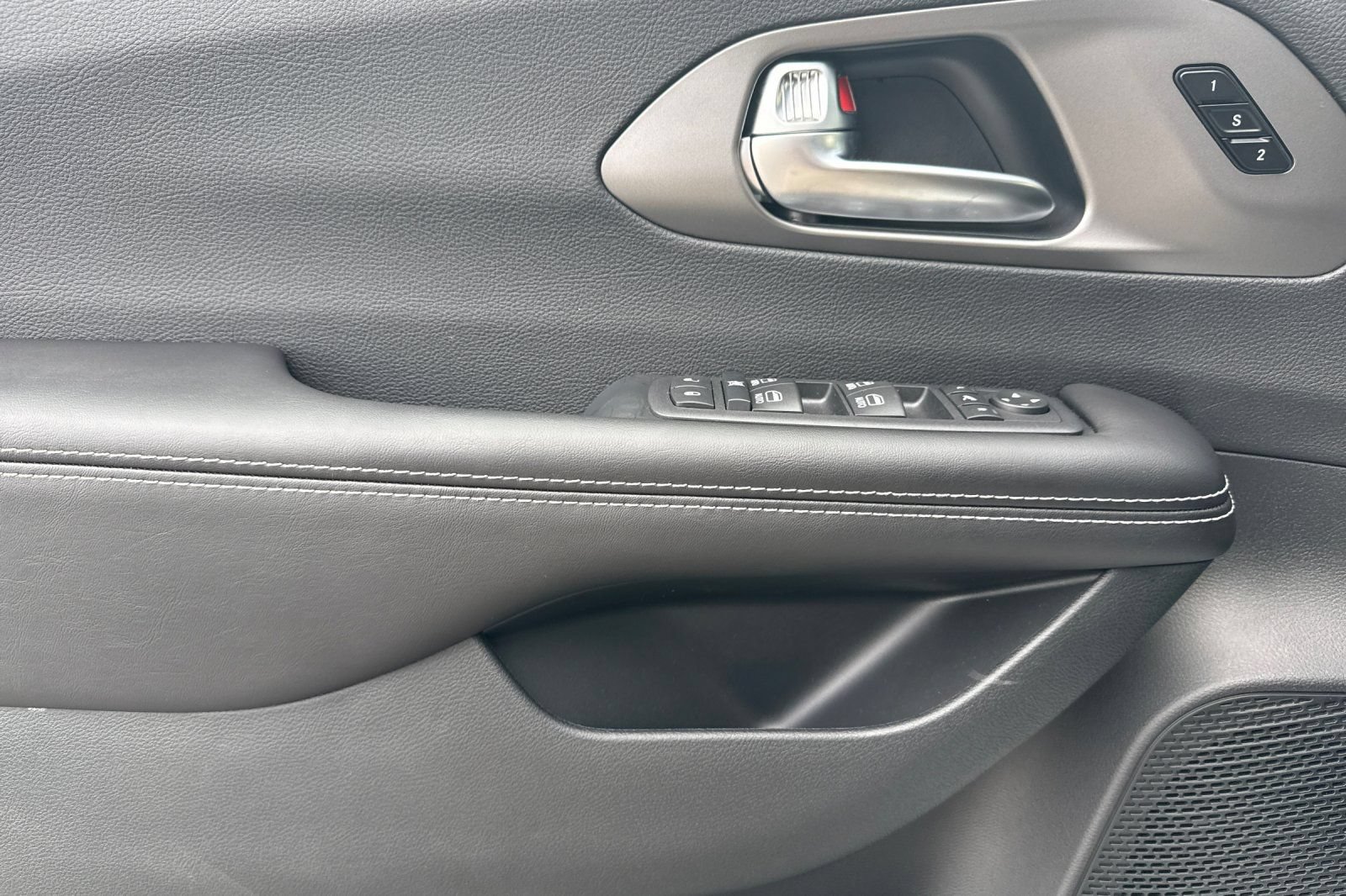 New 2027 Chrysler Pacifica Limited AWD/4WD image 10