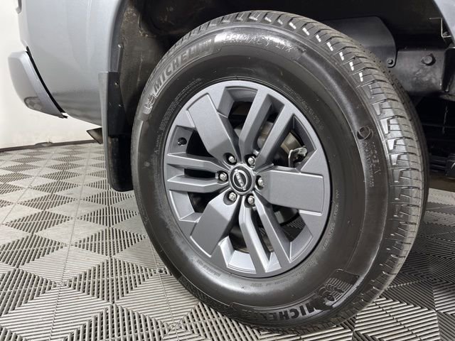 Used 2025 Nissan Frontier SV w/ SV Convenience Package image 16