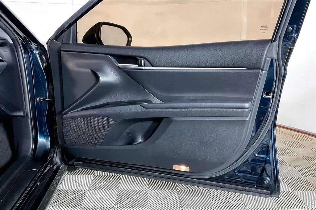 Used 2018 Toyota Camry LE FWD image 23