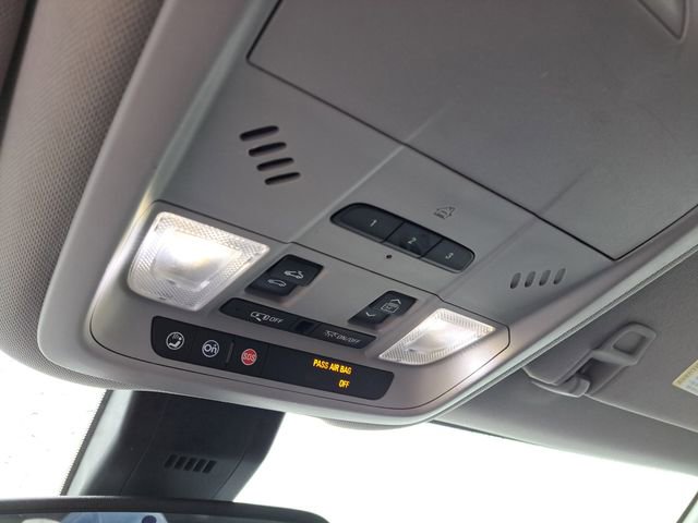 Used 2018 Chevrolet Equinox Premier image 18