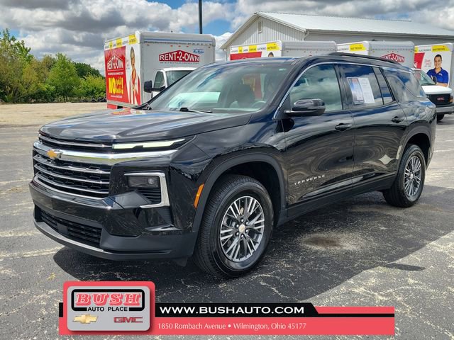 Used 2026 Chevrolet Traverse LT AWD/4WD image 2