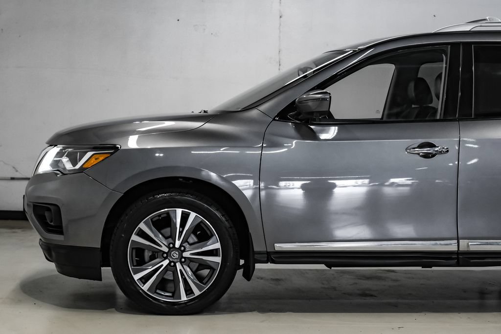 Used 2020 Nissan Pathfinder Platinum FWD image 16