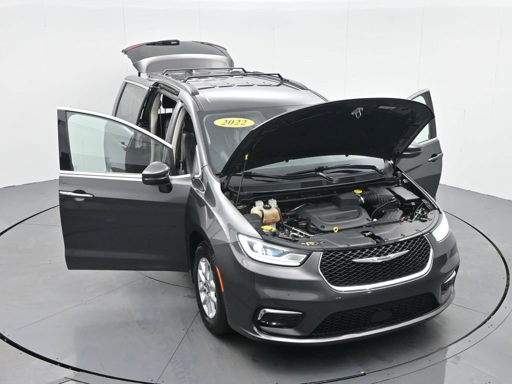 Used 2022 Chrysler Pacifica Touring-L image 35