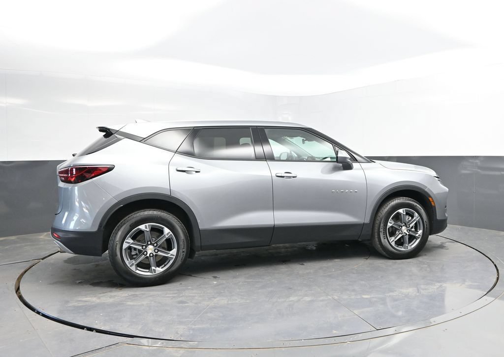 Used 2025 Chevrolet Blazer LT FWD image 8