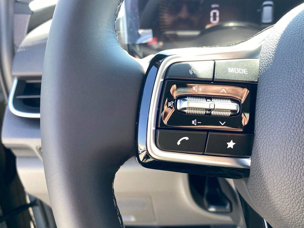 New 2026 Kia Carnival EX image 14