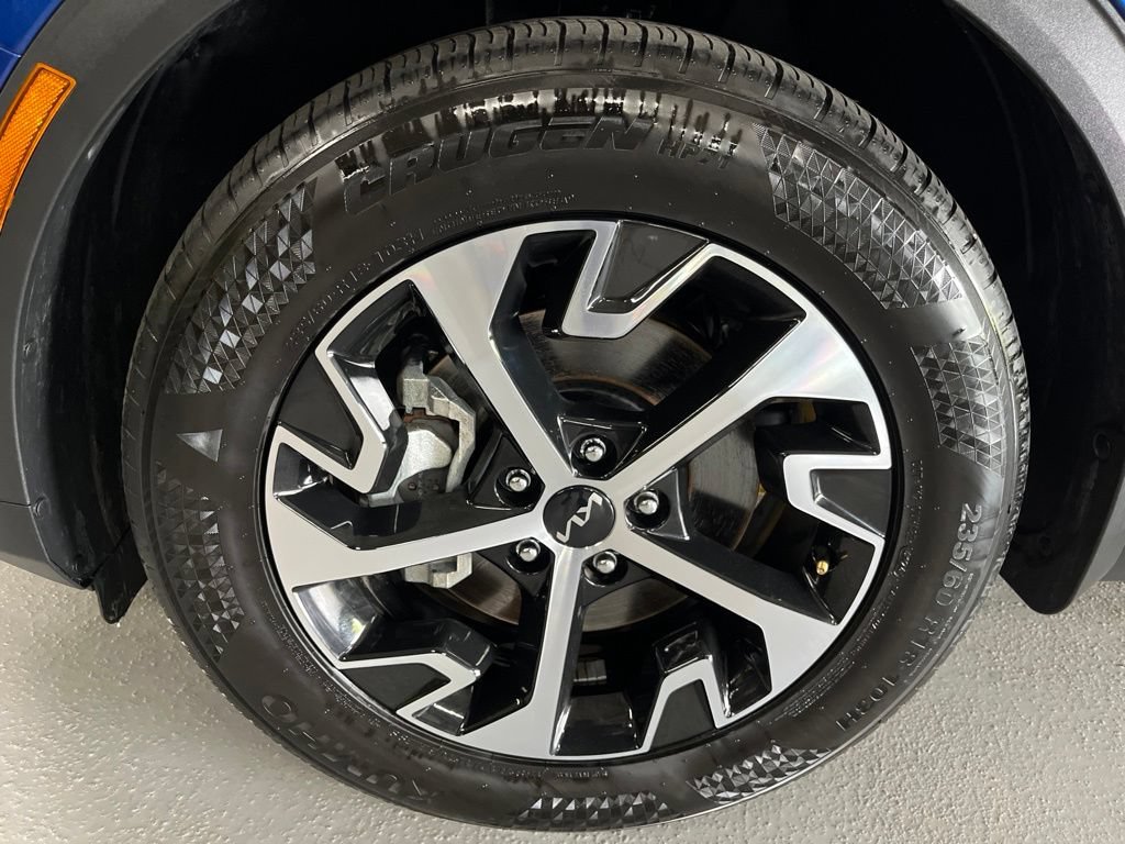 Used 2025 Kia Sportage EX FWD image 5