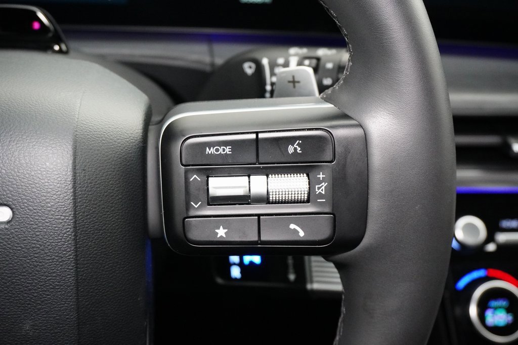 Used 2025 Hyundai Santa Fe Limited image 18