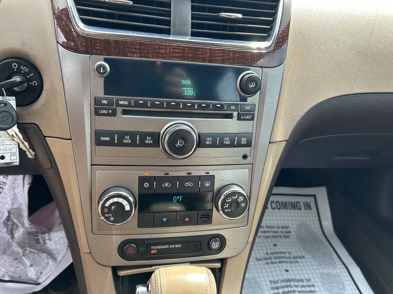 Used 2009 Chevrolet Malibu LTZ FWD image 10