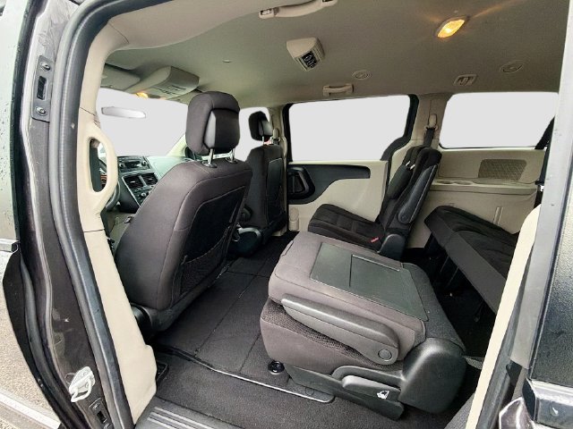 Used 2017 Dodge Grand Caravan SE FWD image 24