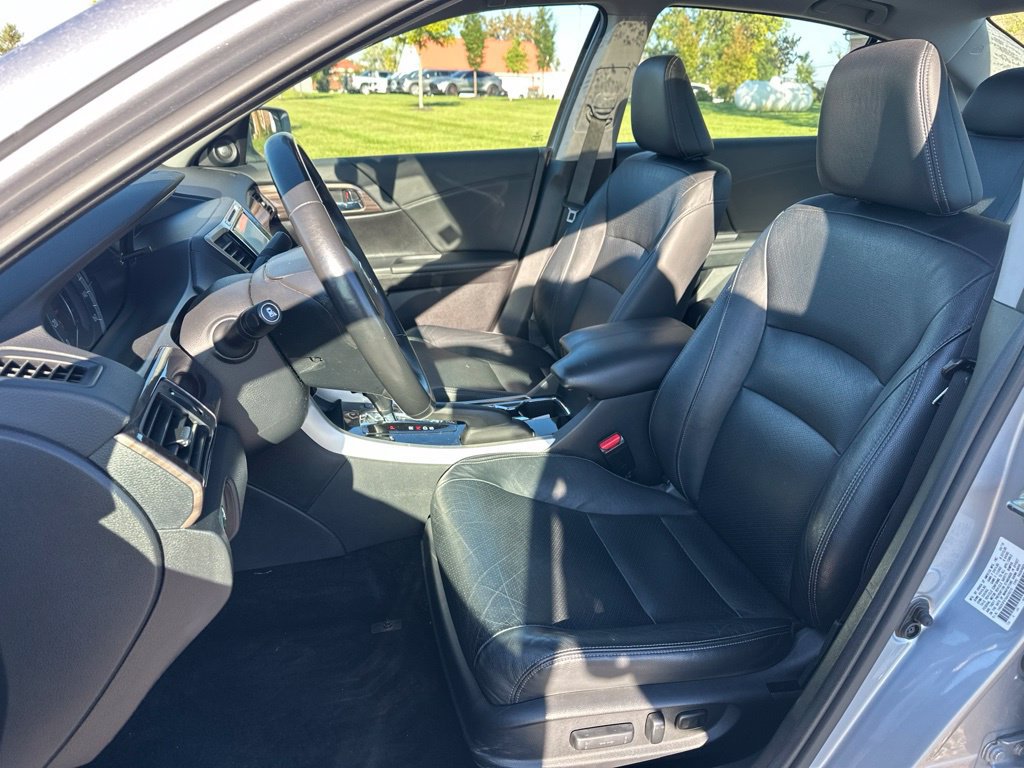 Used 2016 Honda Accord Touring image 15