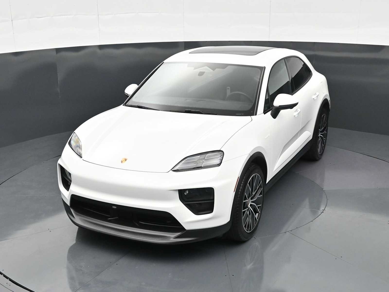 Certified 2025 Porsche Macan Electric RWD image 30