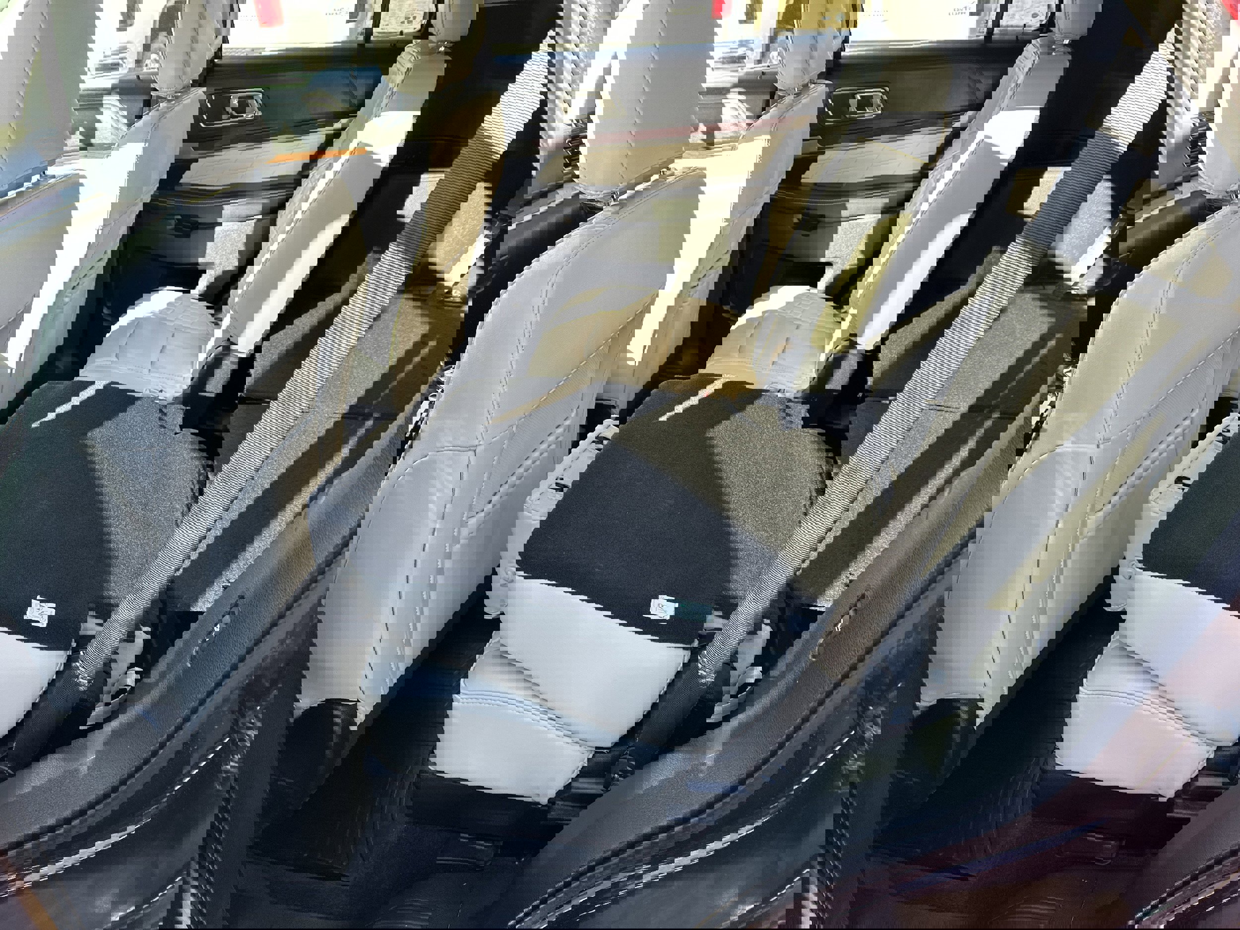 Used 2018 Ford Explorer Platinum image 24