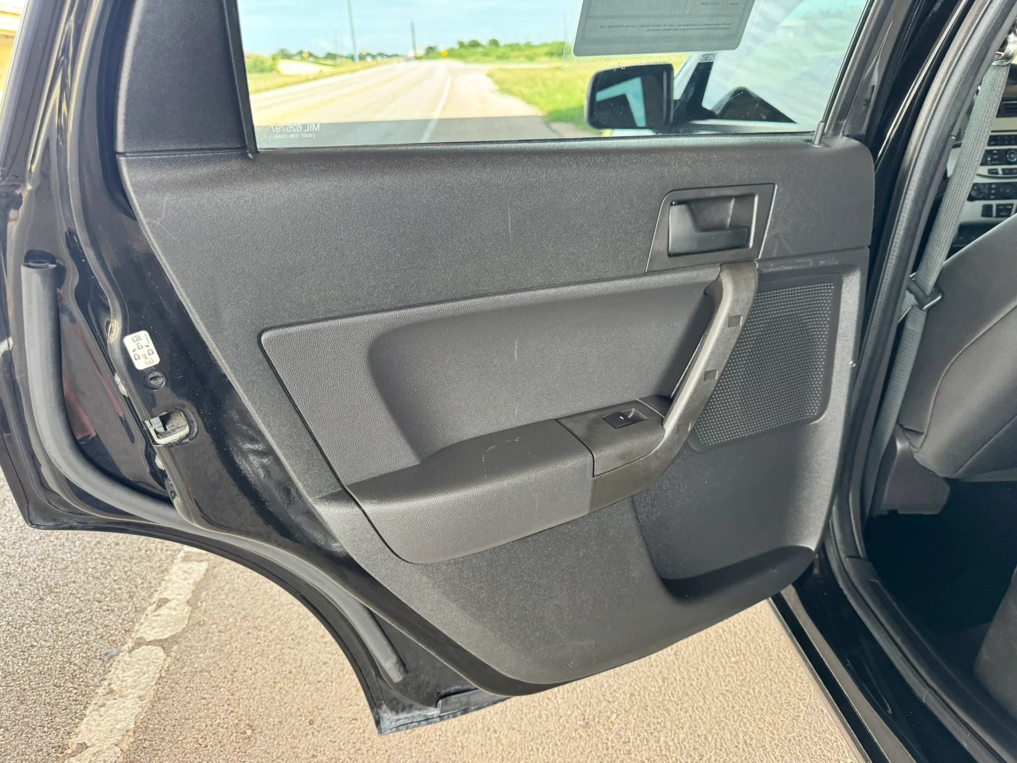 Used 2011 Ford Focus SE w/ 201A Rapid Spec Order Code FWD image 18