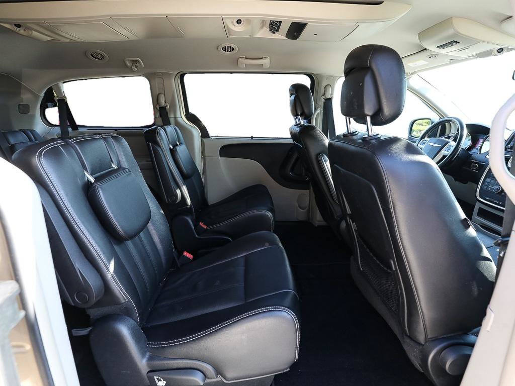 Used 2015 Chrysler Town & Country Touring w/ Driver Convenience Group FWD image 23