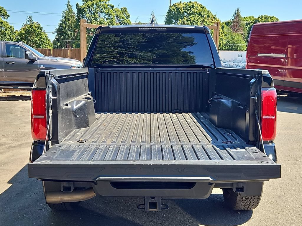 Used 2024 Toyota Tacoma SR5 AWD/4WD image 10
