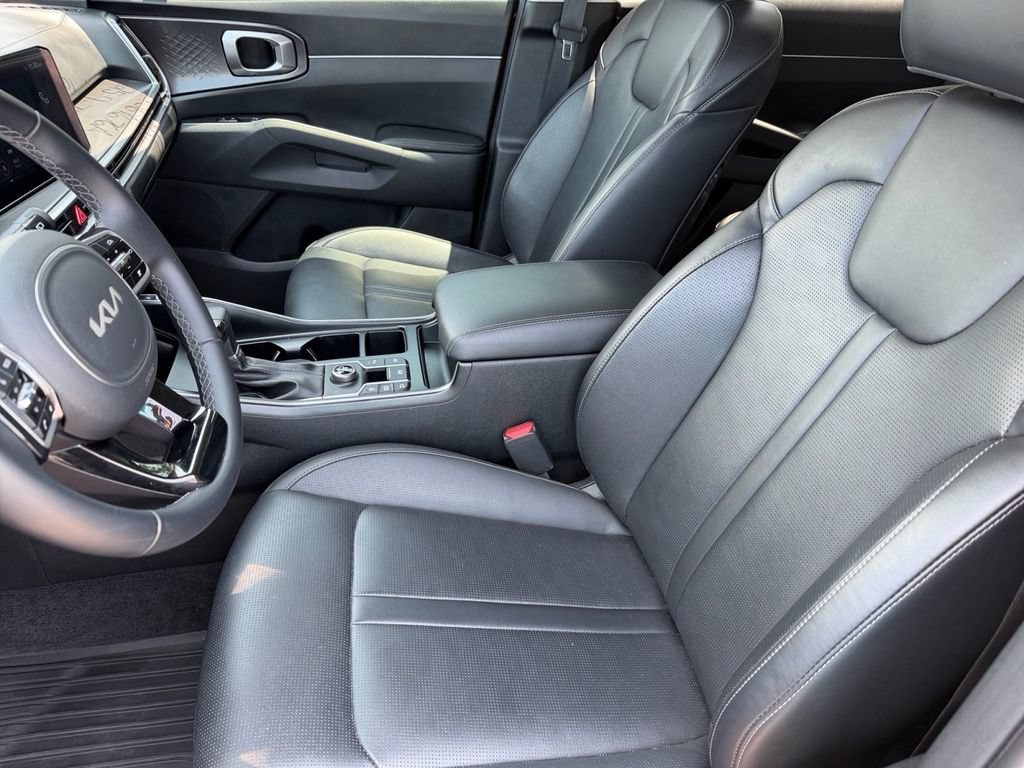 Used 2025 Kia Sorento EX w/ Panoramic Sunroof Package FWD image 10