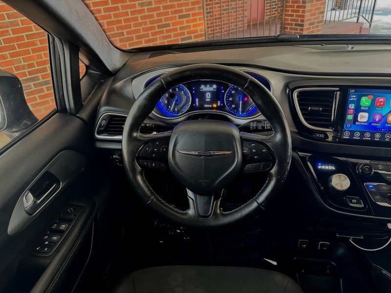 Used 2020 Chrysler Pacifica Touring w/ S Appearance Package FWD image 13