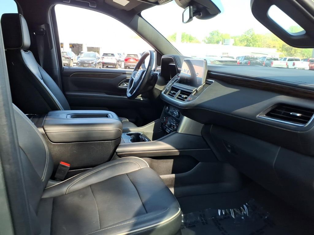 Used 2023 Chevrolet Suburban Premier AWD/4WD image 21
