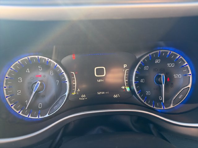 Used 2023 Chrysler Pacifica Touring-L FWD image 15