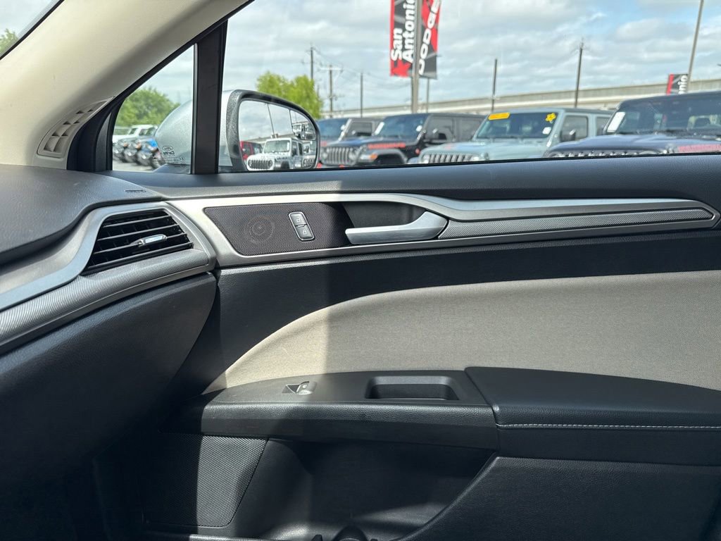 Used 2018 Ford Fusion S FWD image 21