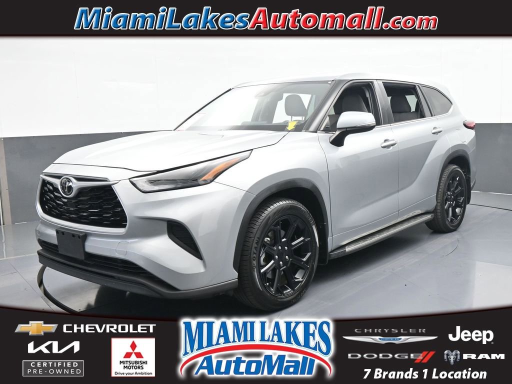 Used 2022 Toyota Highlander L image 1