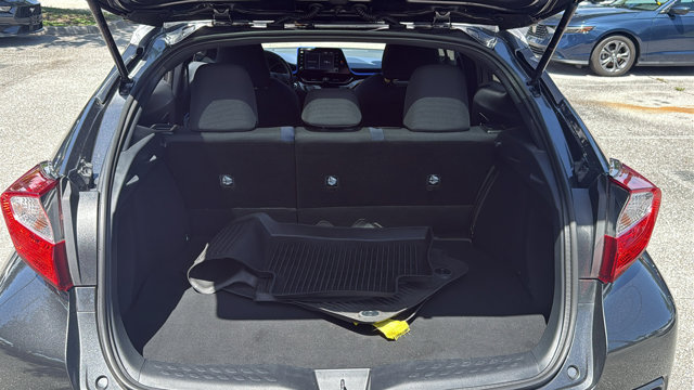 Used 2022 Toyota C-HR XLE FWD image 8