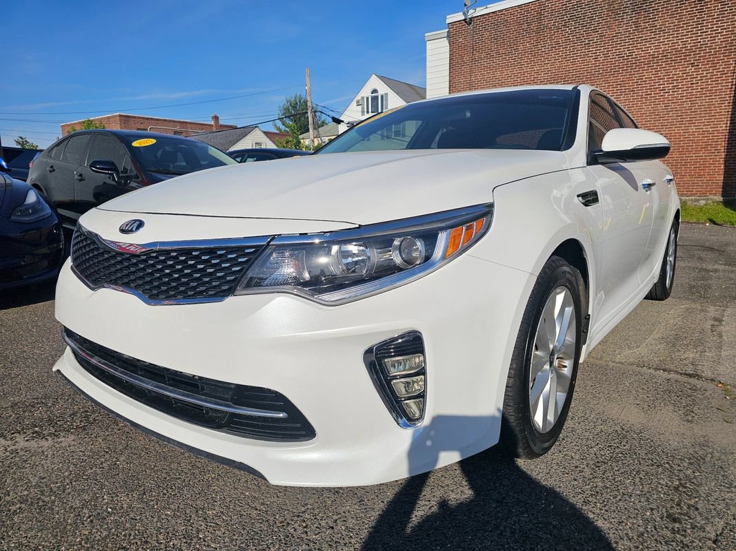 Used 2018 Kia Optima S FWD image 2